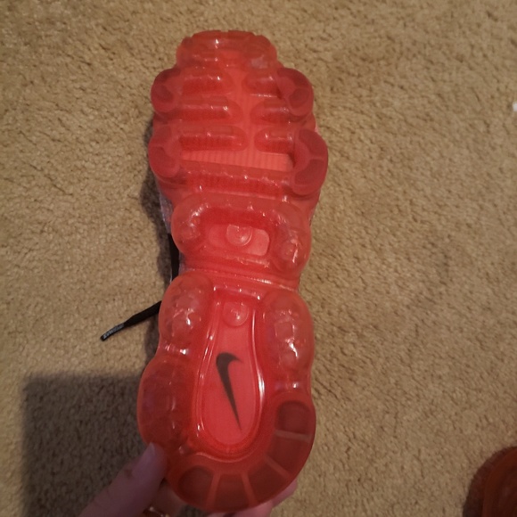 Nike - Picture 2 of 4